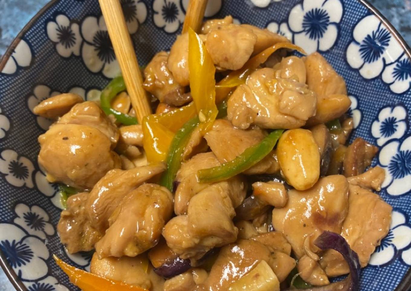 Pollo con almendras estilo chino