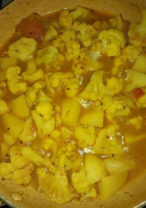 A picture of Cauliflower potatoes curry.