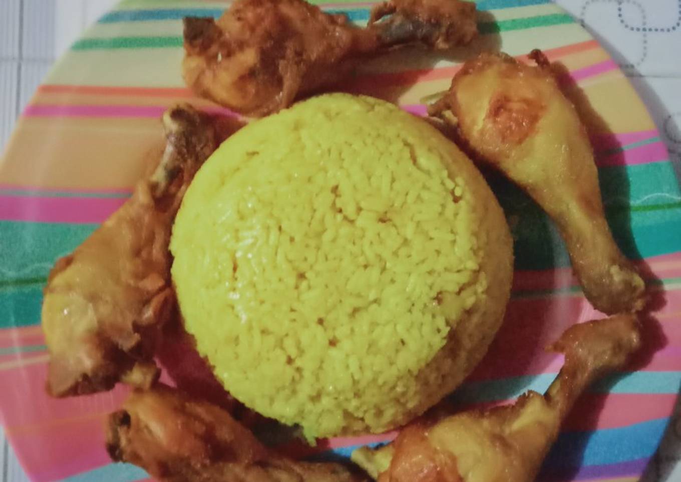 Nasi kuning bumbu ayam ungkep