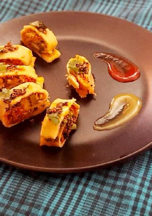 स्टीमड सूजी रोल (Steamed suji roll recipe in Hindi) रेसिपी मुख्य फोटो