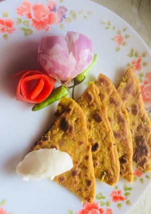 A picture of Besan masala prantha.