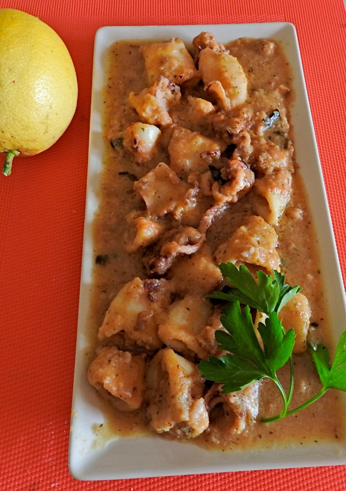 Una foto de Calamares en salsa verde