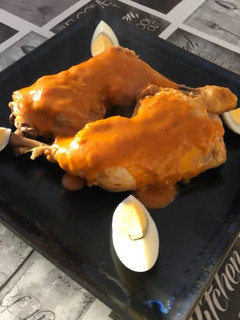 Una foto de Pollo en salsa