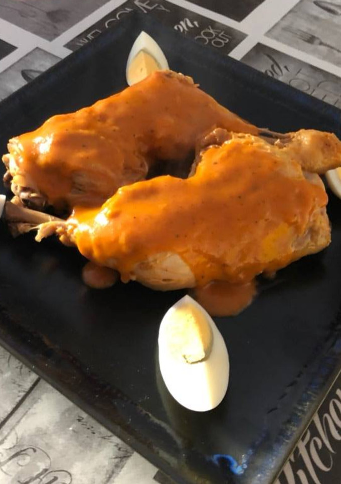 Una foto de Pollo en salsa