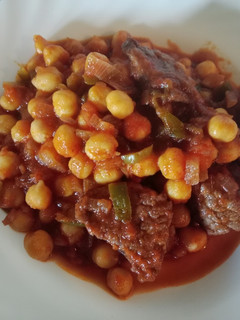 Una foto de Guiso de garbanzos con ternera