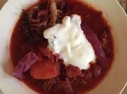 Una foto de sopa borsch