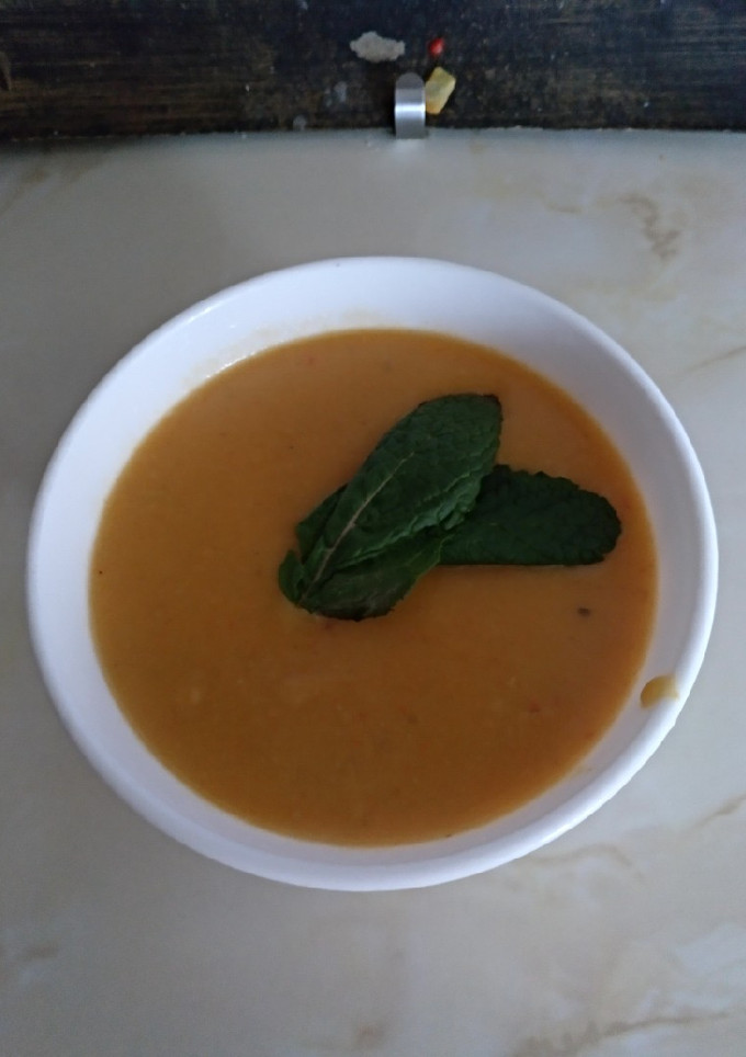Una foto de Crema de alcachofas y pimientos