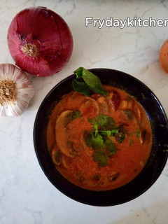 A picture of Mushroom gravy.