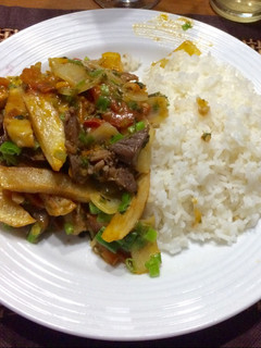 Una foto de Lomito saltado!