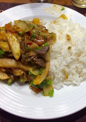 Una foto de Lomito saltado!