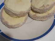 Una foto de cremas para alfajores