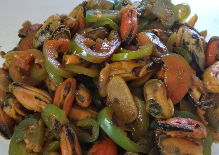 Tumis kerang hijau cabe gendot