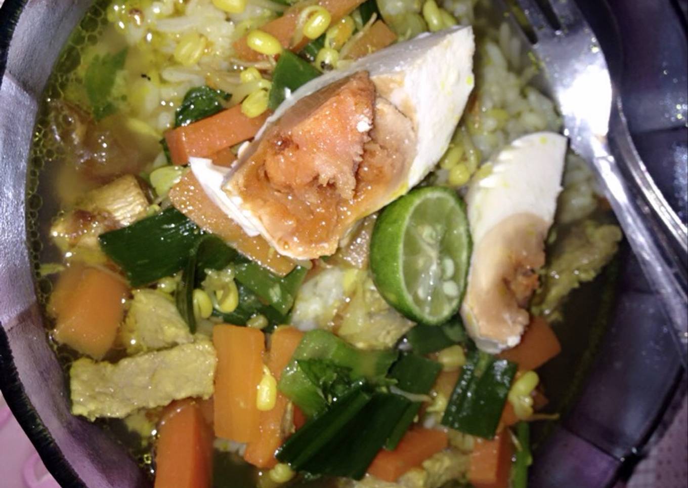 Soto daging sayur campur telor asin