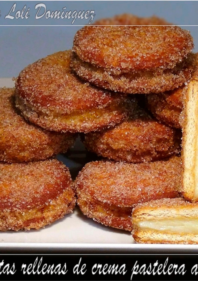 Una foto de Galletas fritas rellenas de crema pastelera a la vainilla
