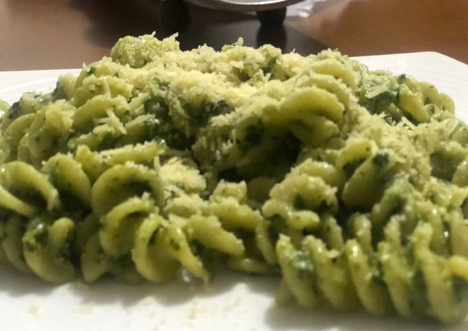 pasta con salsa pesto