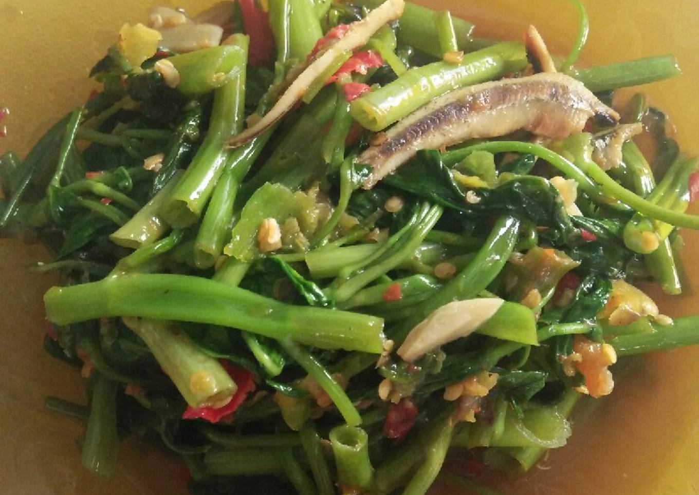 Ikan teri campuran tajam