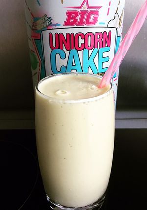 Una foto de Smoothie de mango con sabor a unicornio 😂