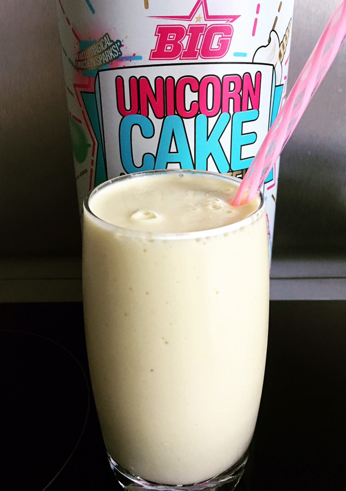 Una foto de Smoothie de mango con sabor a unicornio 😂