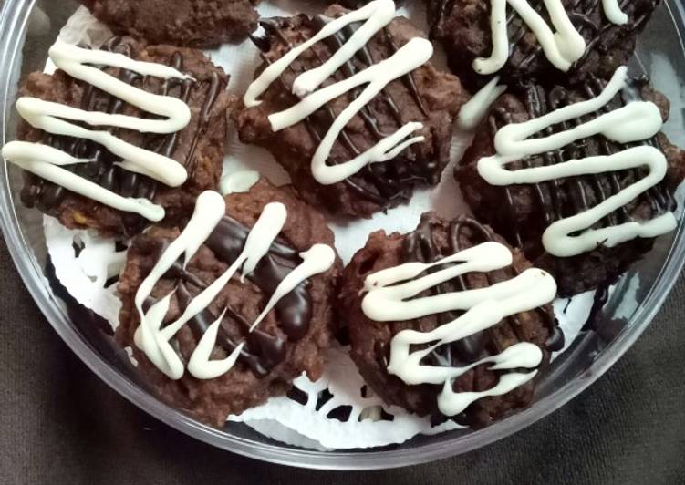 Resep Eggless Choco Cereal Cookies, Enak