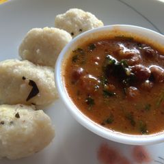 A picture of Rice and toor daal balls.