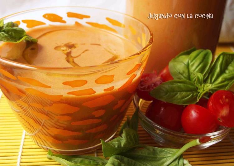 Sopa de tomate Caprese con mozzarella y albahaca - Con y sin Thermomix