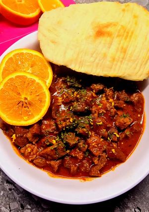 Narancsos marharagu naan kenyérrel recept fotója