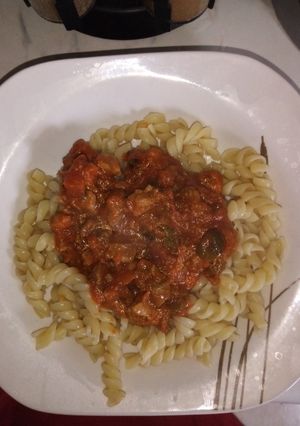 Una foto de Salsa de tomates y aceitunas