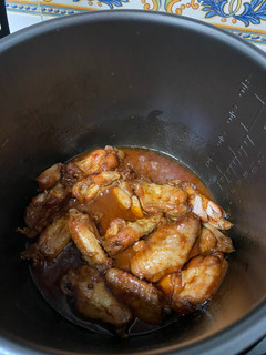 Una foto de Alitas a la barbacoa olla GM D