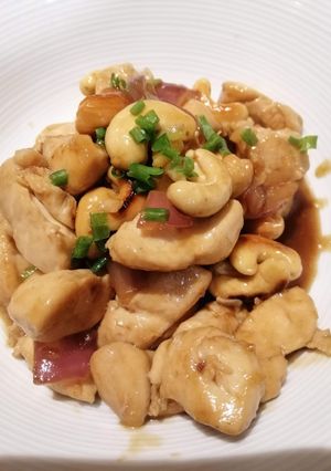 A picture of Cashew Nuts with Chicken.