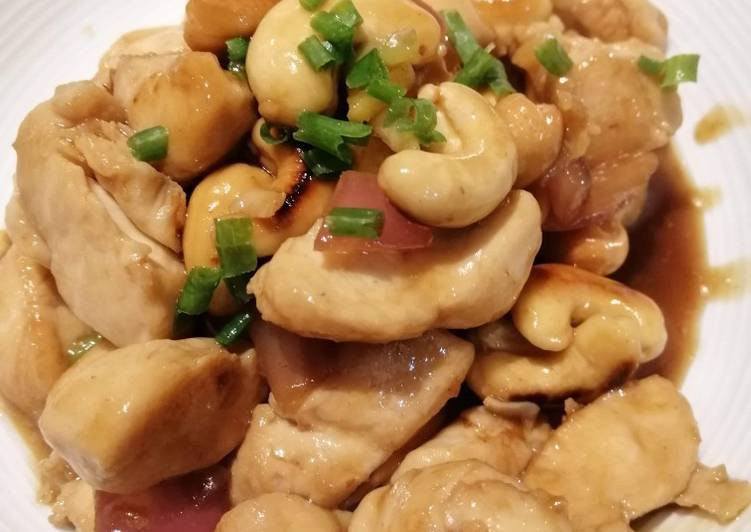 Simple Way to Prepare Homemade Cashew Nuts with Chicken