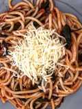 Spaghete cu spanac și sos de roșii