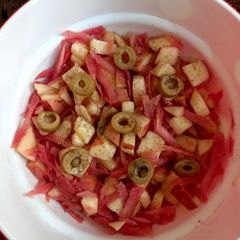 A picture of Apple and carrot salad 🥗.