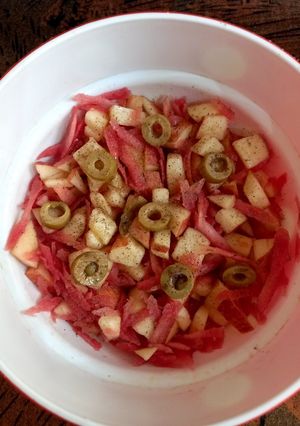 A picture of Apple and carrot salad 🥗.