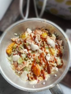 صورة لوصفة بيتزا البيض من بقايا الخبز البايت 🍳🍕!