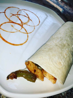 Una foto de Deliciosas y fáciles fajitas de verdura y pollo.Encantara tanto a grandes como a chicos