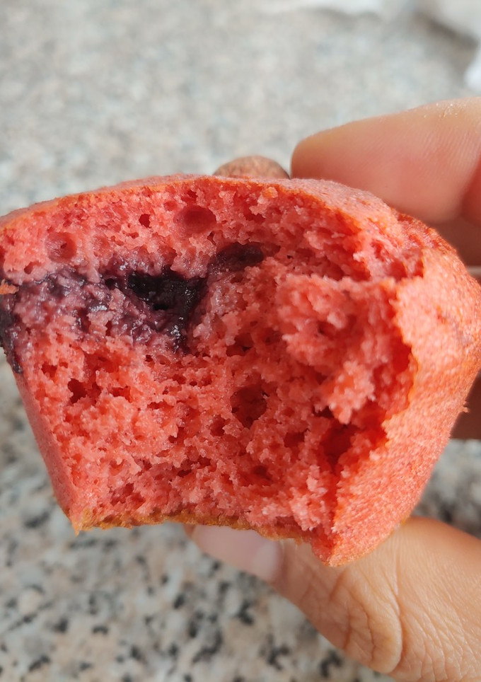 Una foto de Magdalenas saludables proteicas con mermelada de arándanos