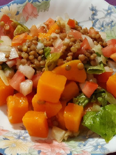 Una foto de Ensalada de calabaza y lentejas