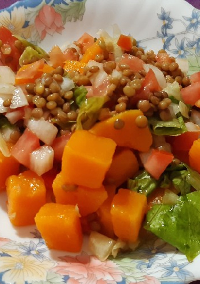 Una foto de Ensalada de calabaza y lentejas