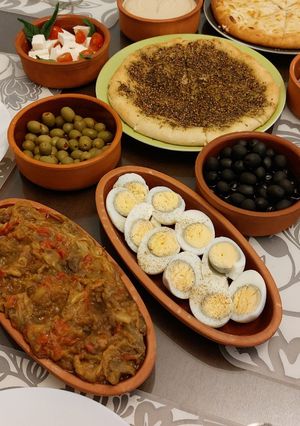 صورة لوصفة فطور متنوع للجمعات