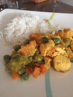 Una foto de Pollo con vegetales