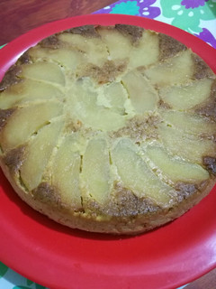 Una foto de Torta invertida de manzana. Sin harinas, sin azúcar 😜