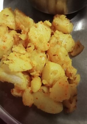 A picture of Sukhe aloo.