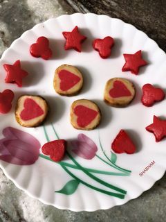 ভ্যানিলা হার্ট ক্যুকিজ (vanilla heart cookies recipe in Bengali) রেসিপির প্রধান ছবি
