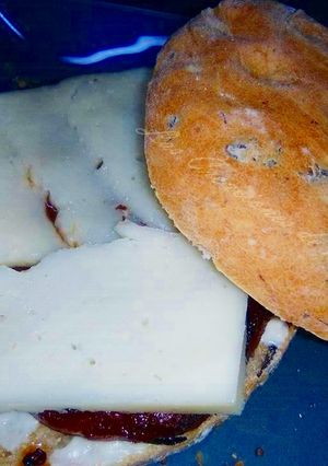 Foto principal de Hamburguesa con pan de aceitunas