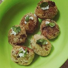 A picture of Paneer Potato balls.