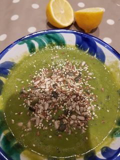 Una foto de Sopa verde detox