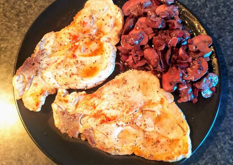 Chuletas de cerdo salpimentadas con champiñón
