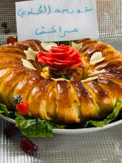 صورة لوصفة بريوش مالح بالطون والفلافل الملونة والجبن
