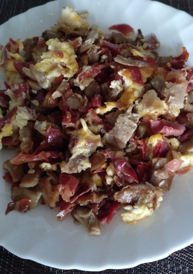 Una foto de Revuelto de setas con jamón
