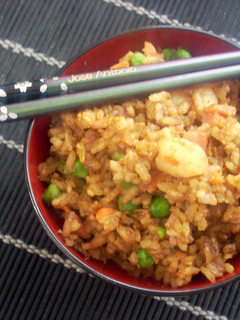 Una foto de Arroz tres delicias Chino
